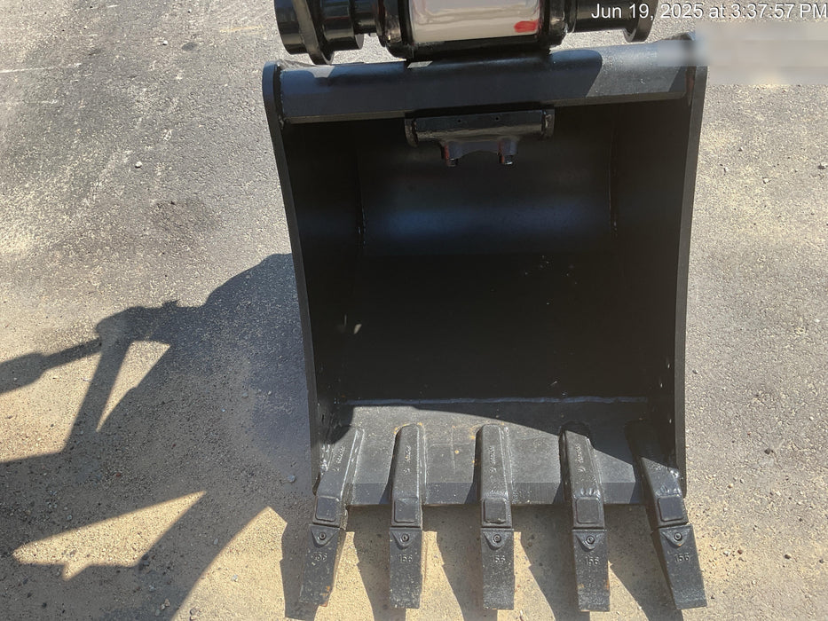 2025 TAKEUCHI 24" Bucket Takeuchi