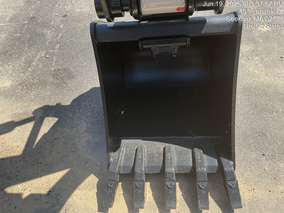 2025 TAKEUCHI 24" Bucket Takeuchi