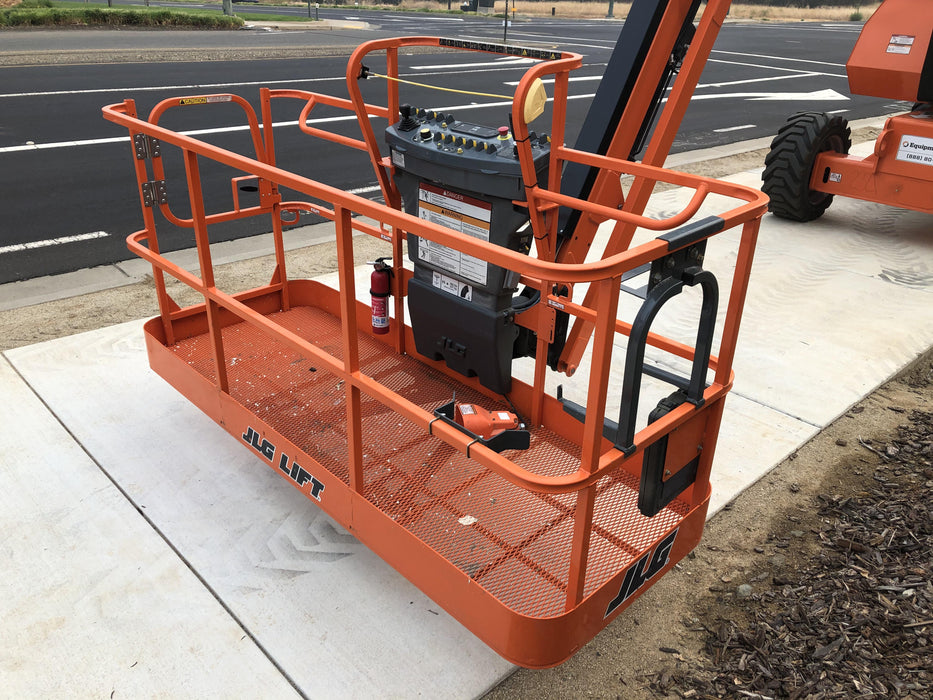 2020 JLG 800AJ