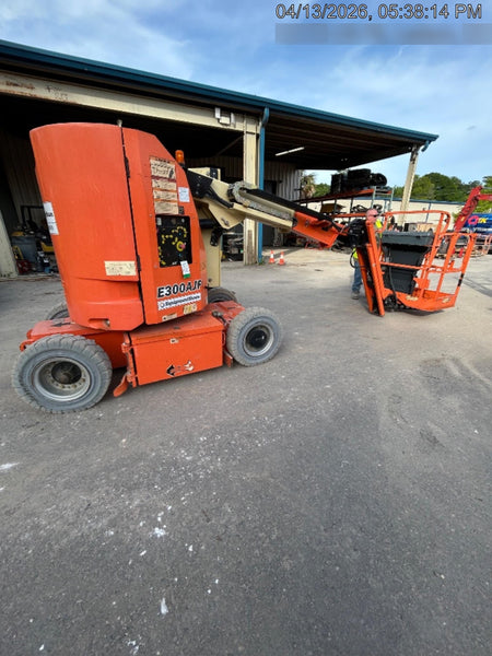 2019 JLG E300AJP
