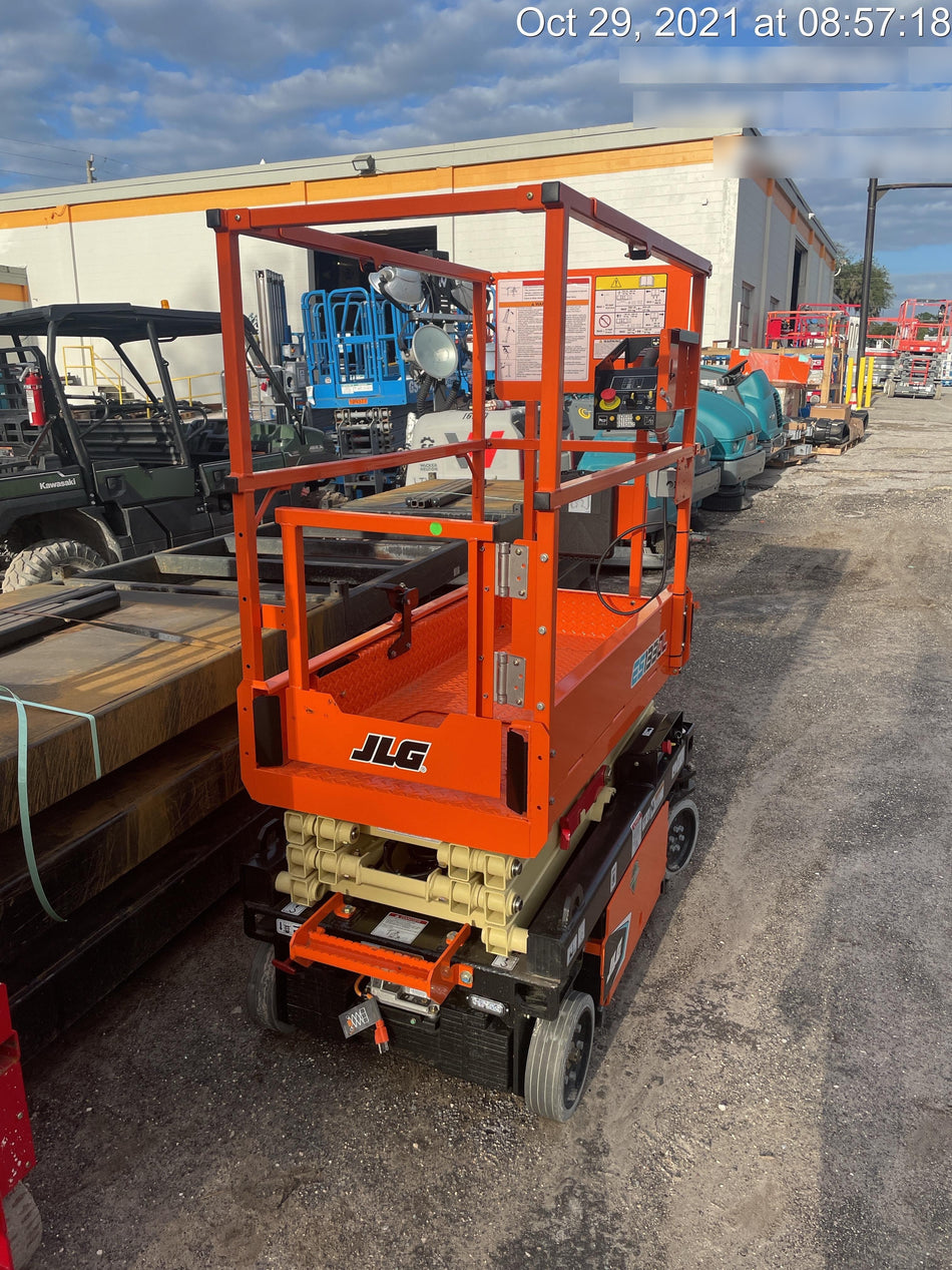 2021 JLG ES1330L