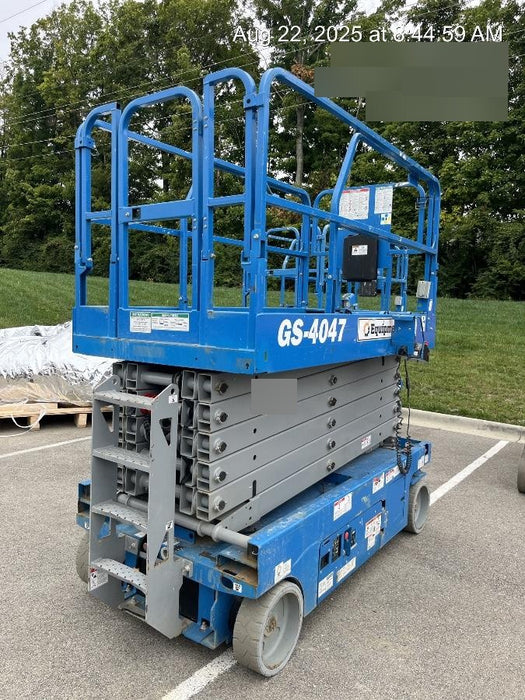 2019 Genie GS-4047 Folding rails with half height swing gate