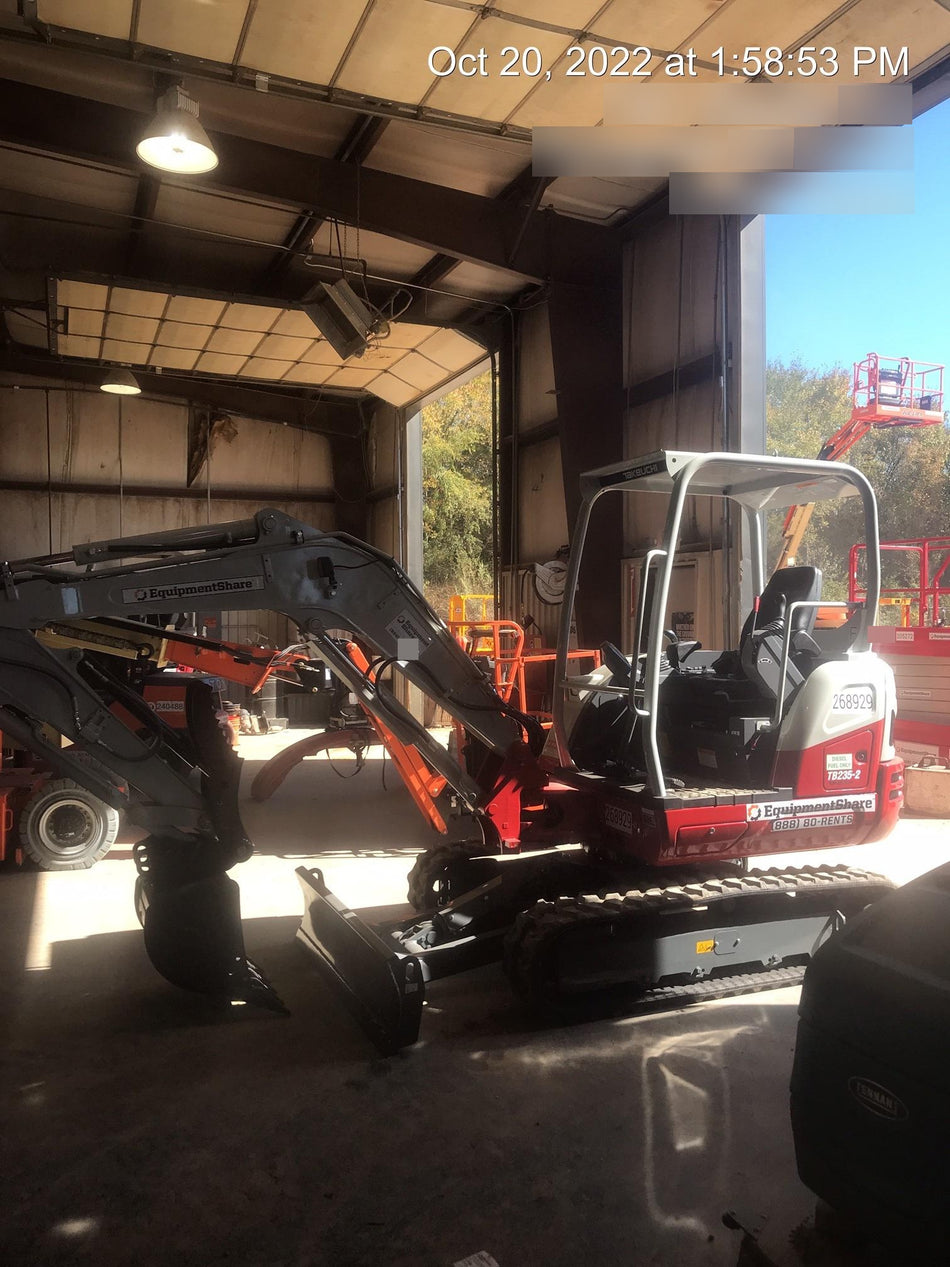 2022 TAKEUCHI TB235-2R