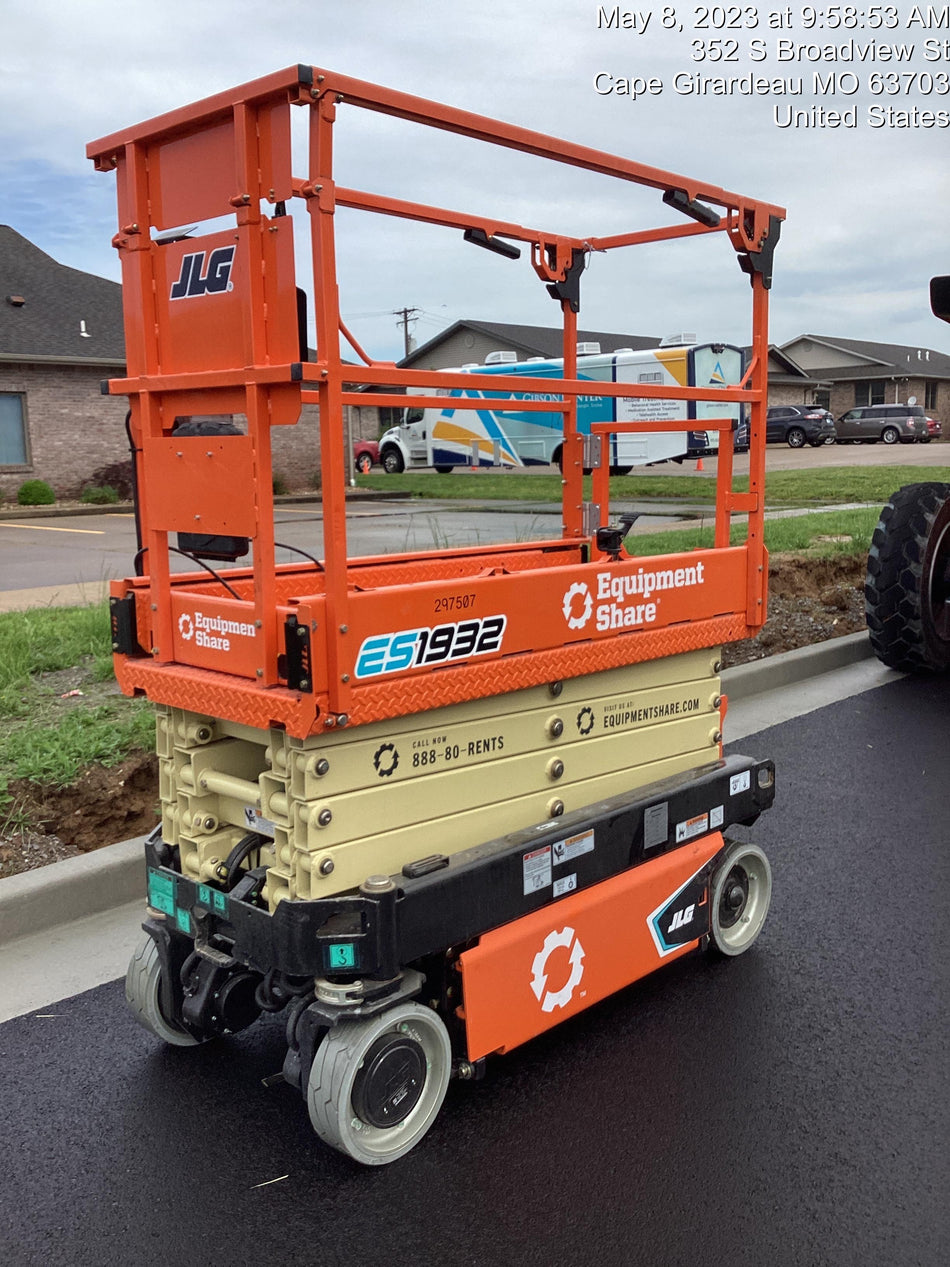 2023 JLG ES1932