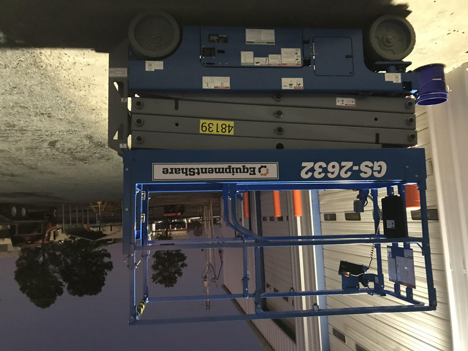 2019 Genie GS-2632 Folding rails with half height swing gate