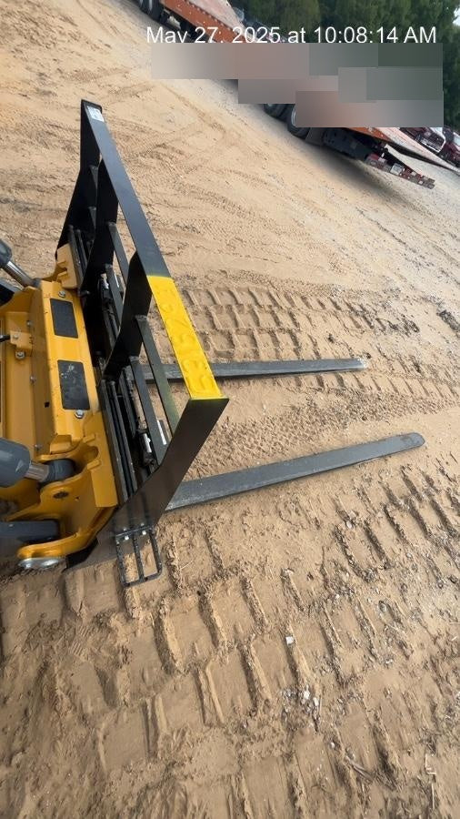 2025 ARROW MATERIAL HANDLING F5100CB - 72"