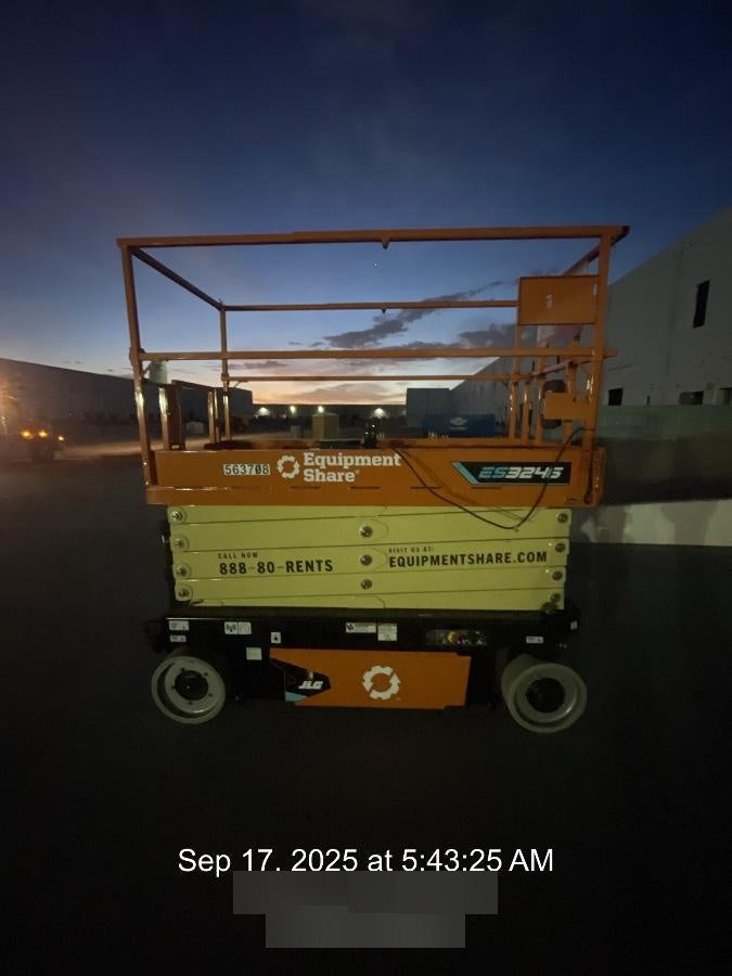 2025 JLG ES3246