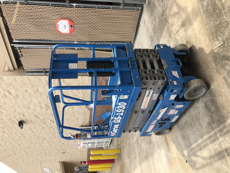 2018 Genie GS-1930 Genie GS-1930 Lift w/Fixed Rail and Chain Entry