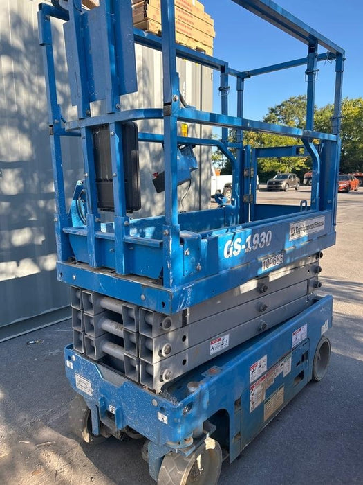 2020 Genie GS-1930 Solid Non Marking Tires, Beacon, Folding rails with half height swing gate, 800W Inverter