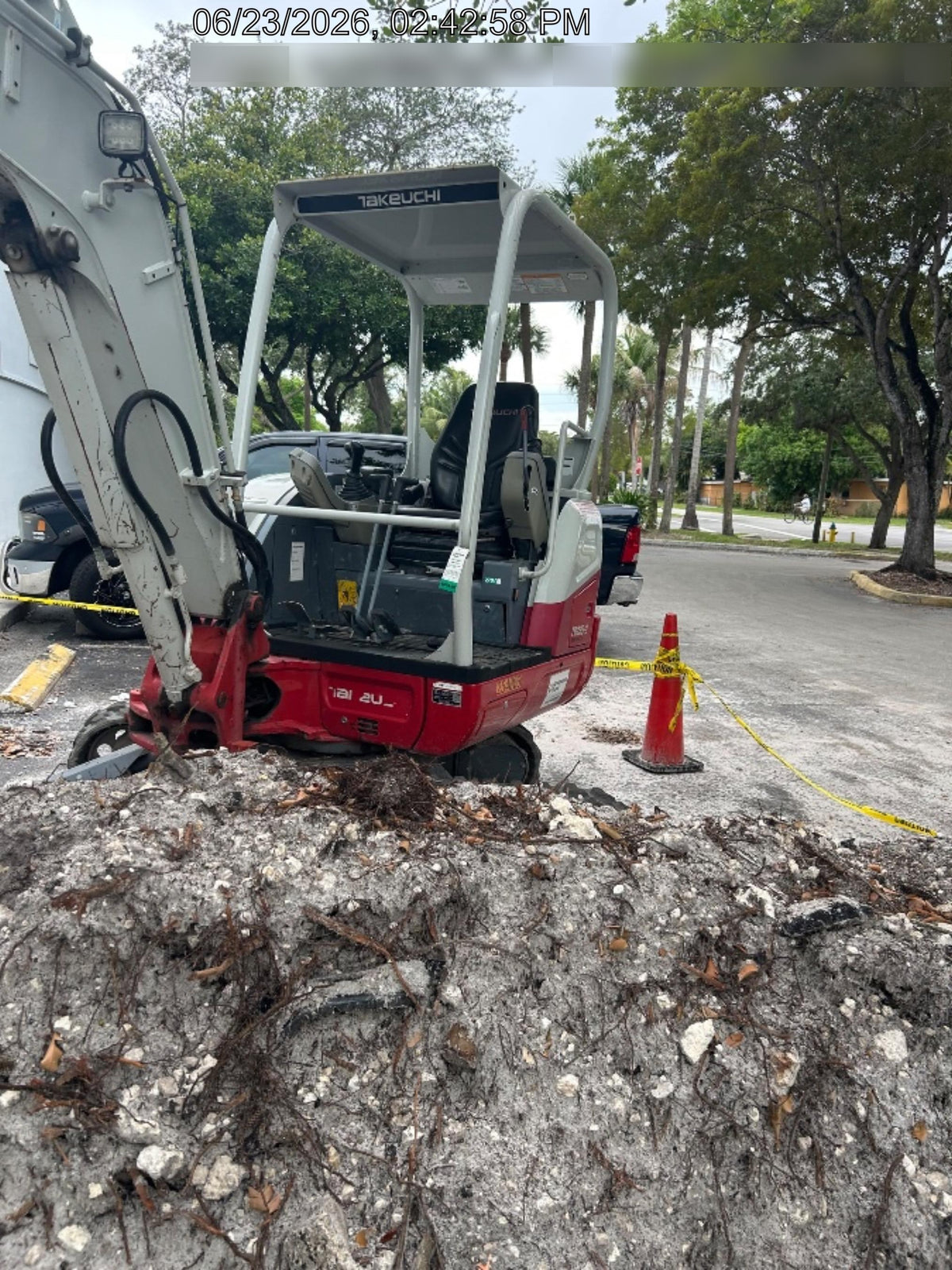 2022 TAKEUCHI TB235-2R