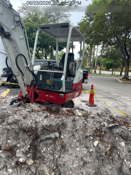 2022 TAKEUCHI TB235-2R