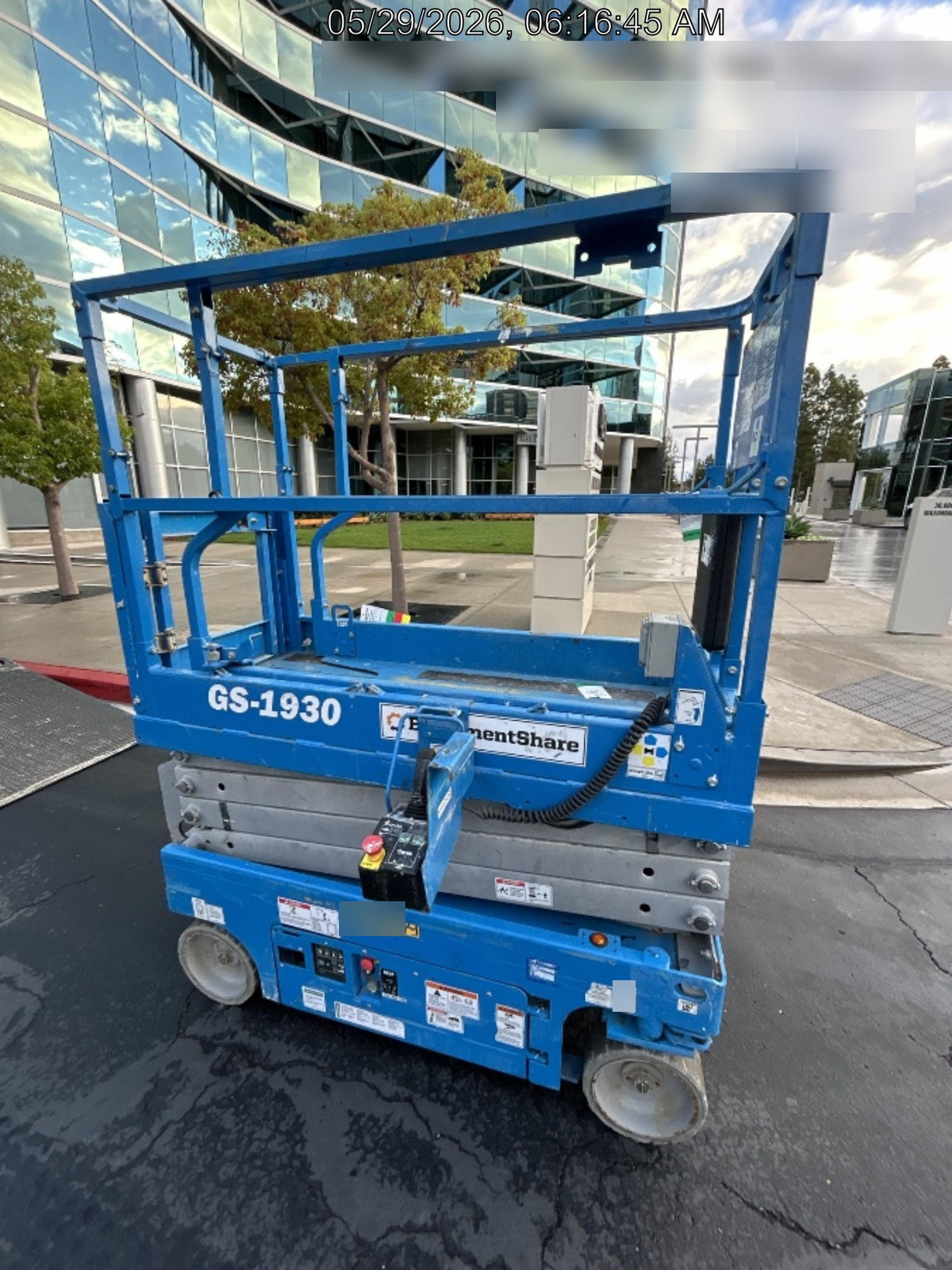 2020 Genie GS-1930 Solid Non Marking Tires, Beacon, Folding rails with half height swing gate, 800W Inverter