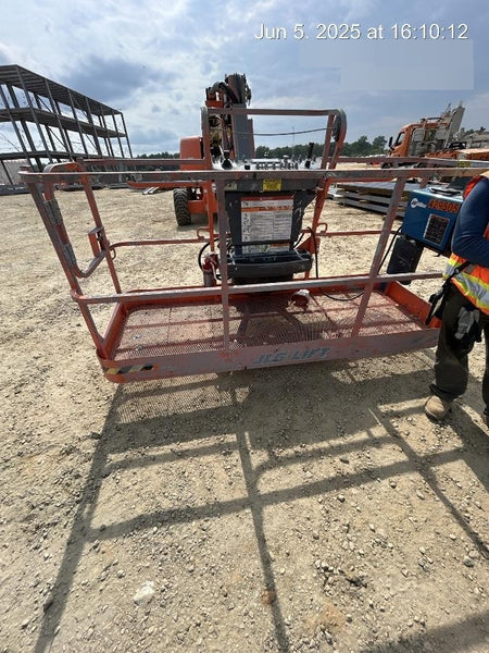 2020 JLG 660SJ