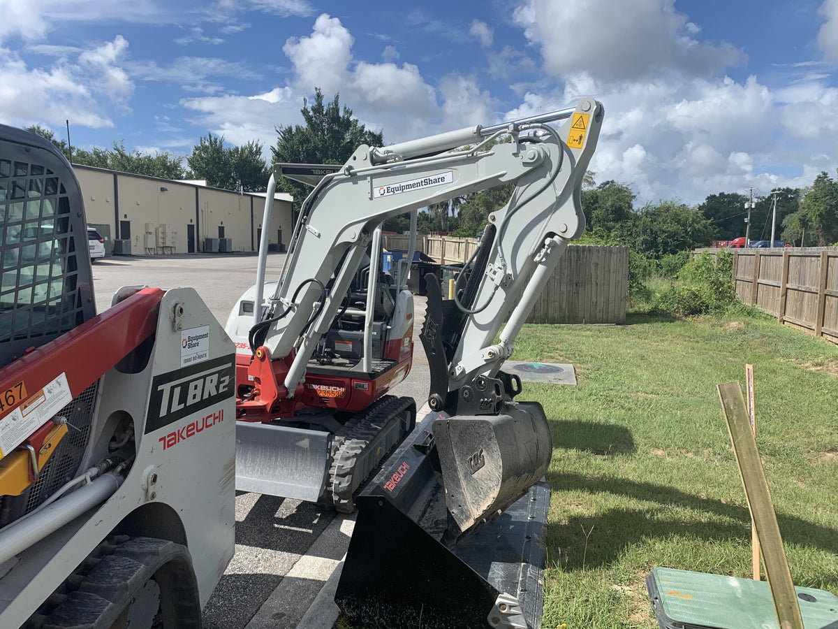 2022 TAKEUCHI TB235-2R