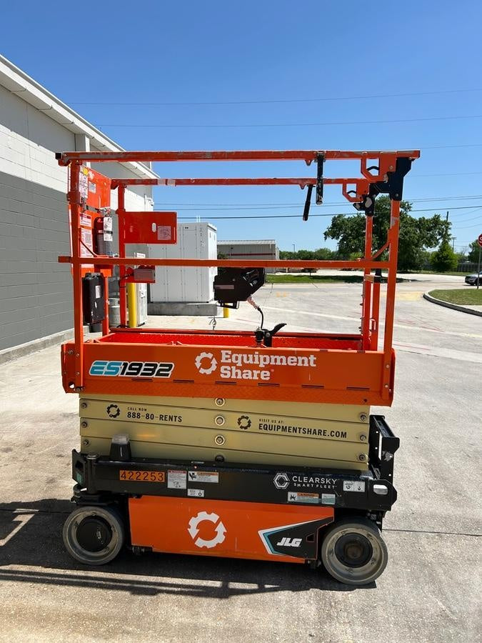 2024 JLG ES1932