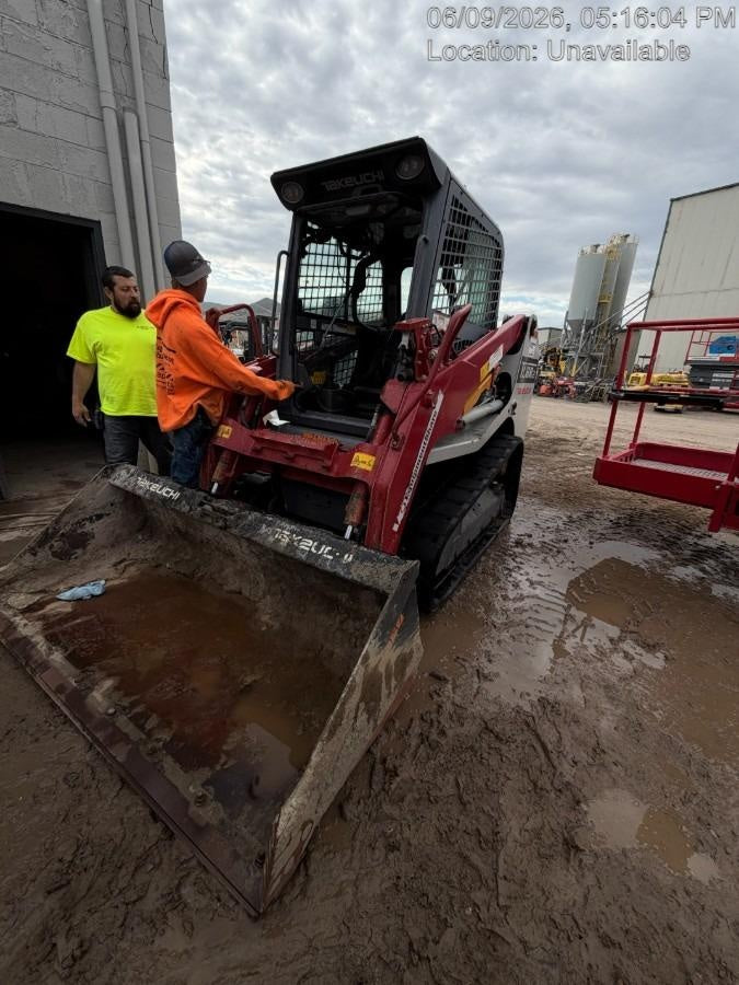 2022 Takeuchi TL8R2-CR 74hp Kubota Diesel, Cab/Heat/Air, Rubber Tracks, Hydraulic QC