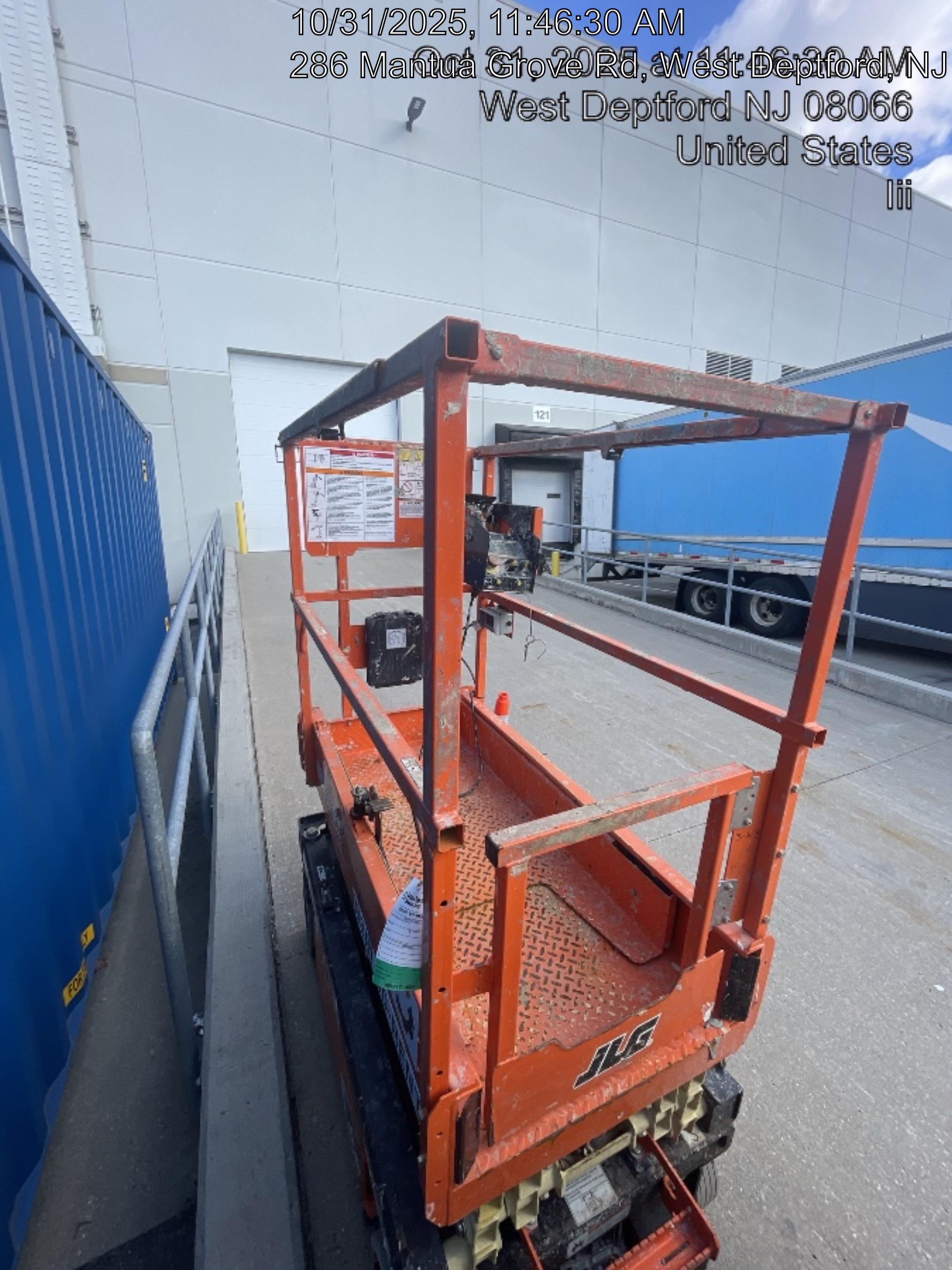 2022 JLG ES1330L
