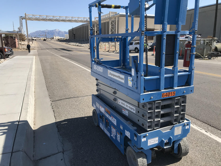 2020 Genie GS-1930 Solid Non Marking Tires, Beacon, Folding rails with half height swing gate