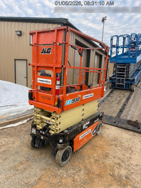 2021 JLG ES1932