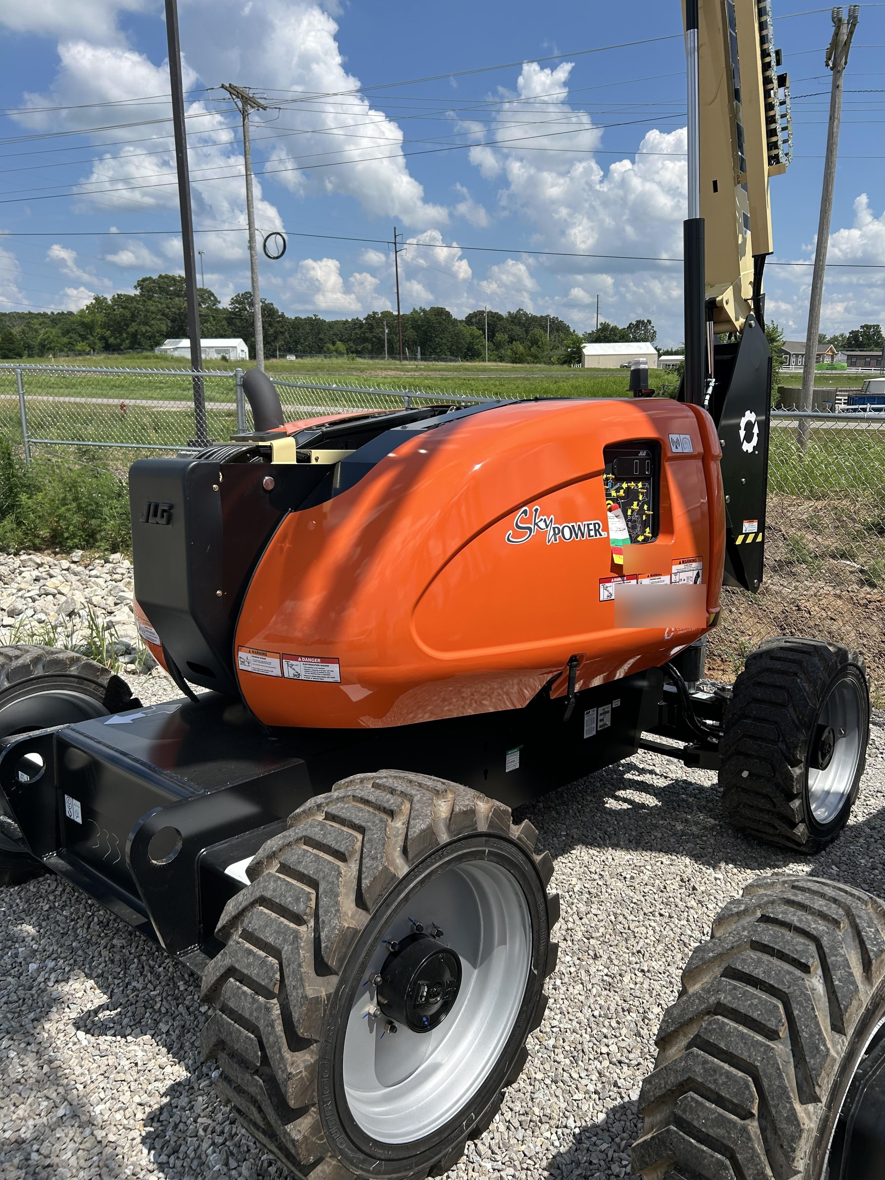 2025 JLG 600AJ