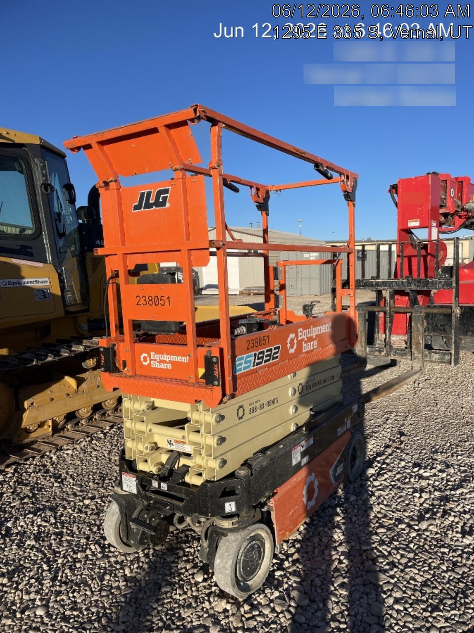 2022 JLG ES1932