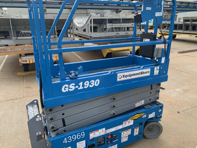 2019 Genie GS-1930 Fixed rails with chain Entry