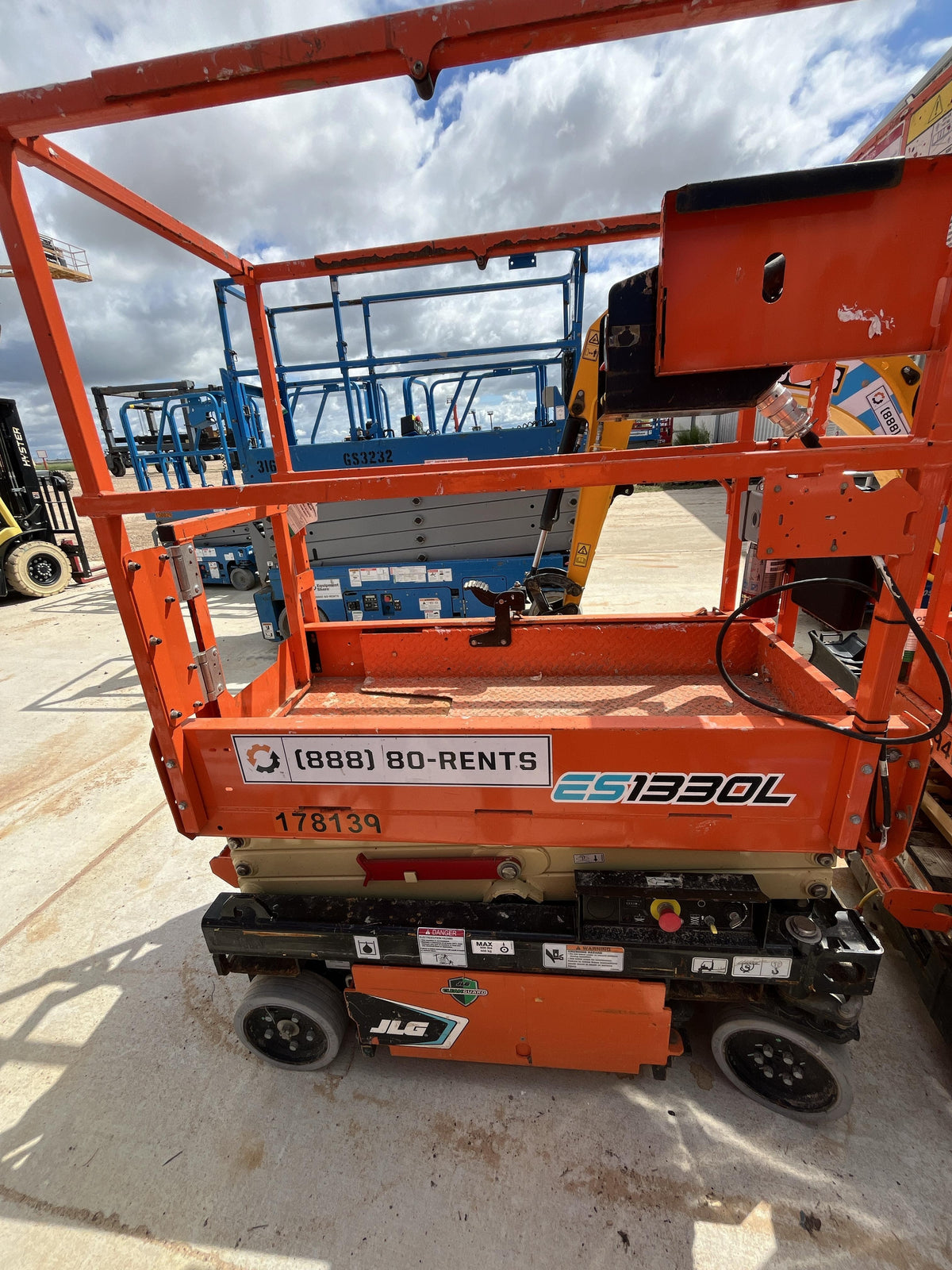 2021 JLG ES1330L