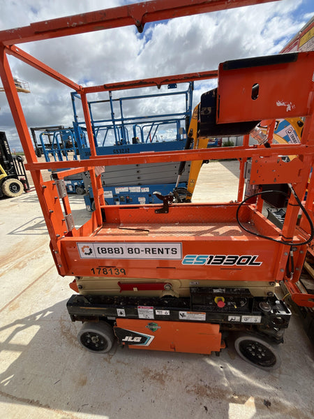 2021 JLG ES1330L