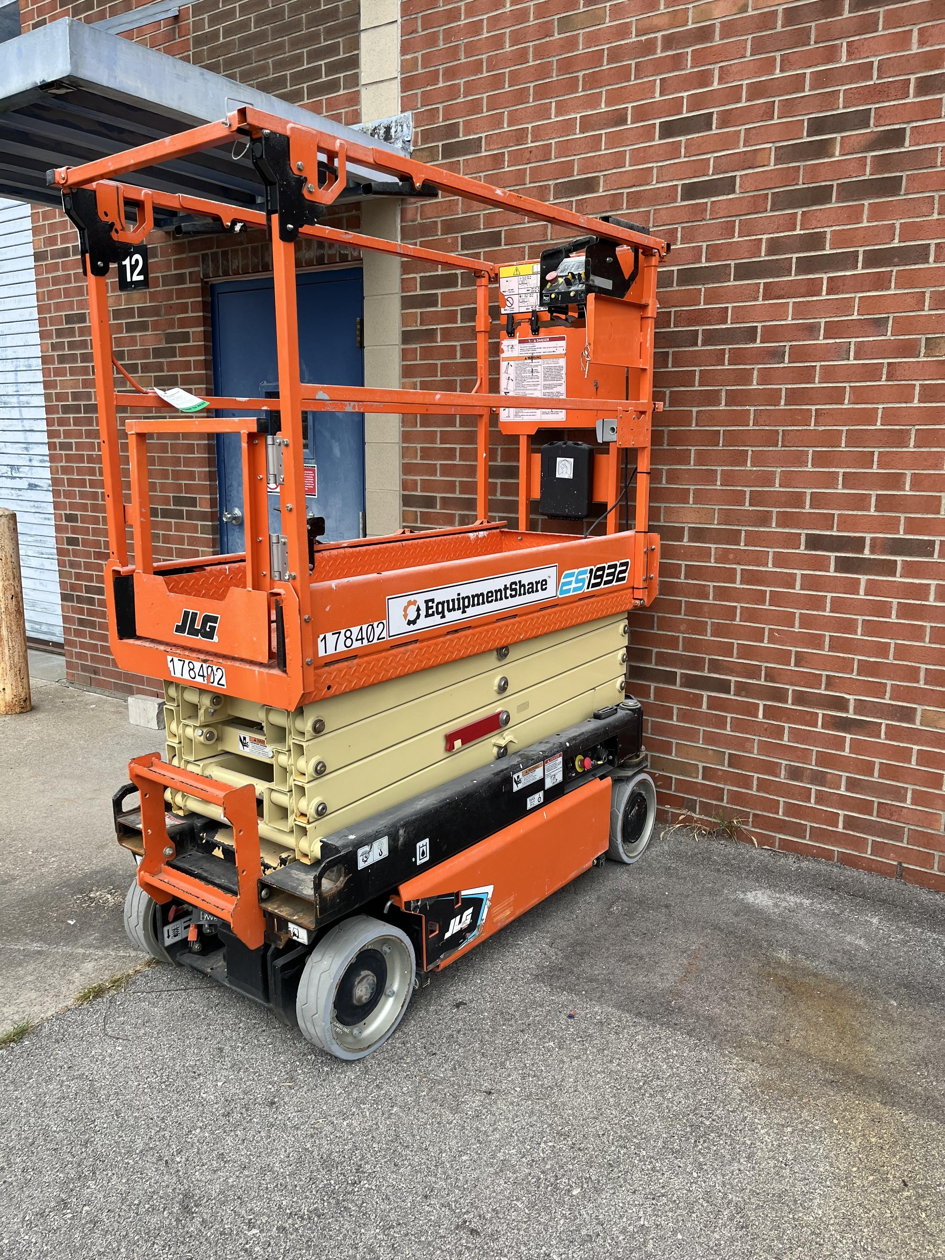 2021 JLG ES1932