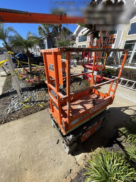 2022 JLG ES1330L