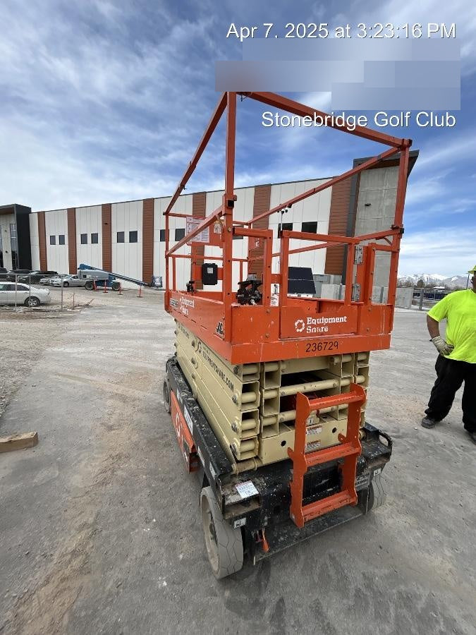2022 JLG ES3246