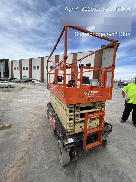 2022 JLG ES3246