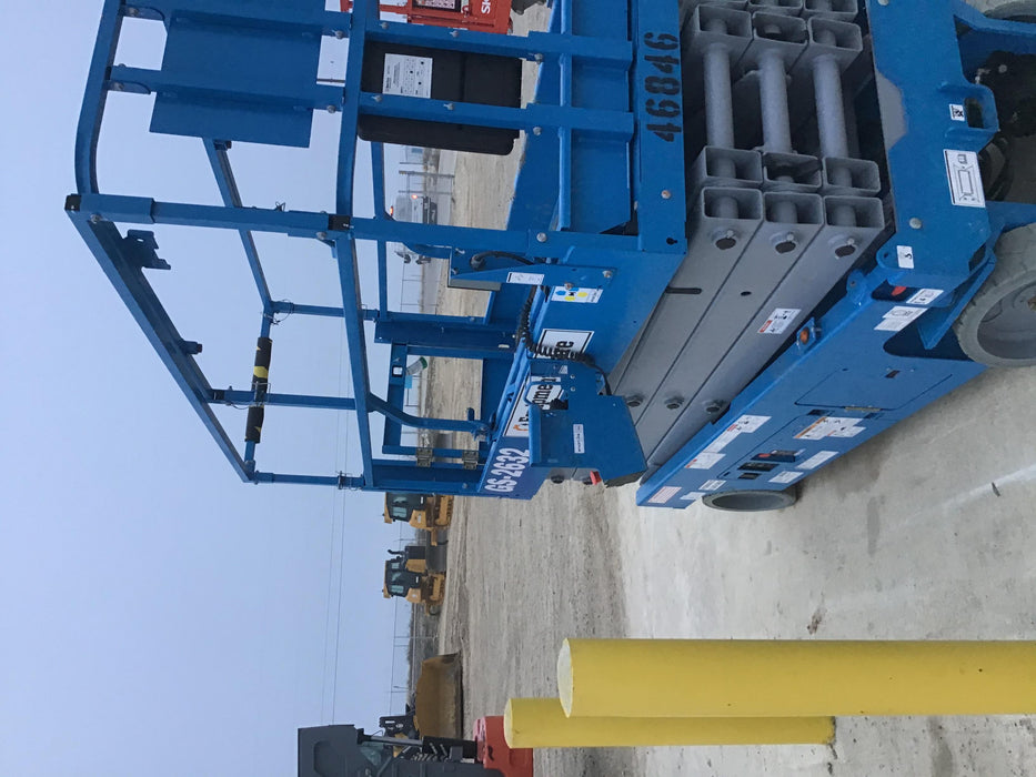 2019 Genie GS-2632 Folding rails with half height swing gate