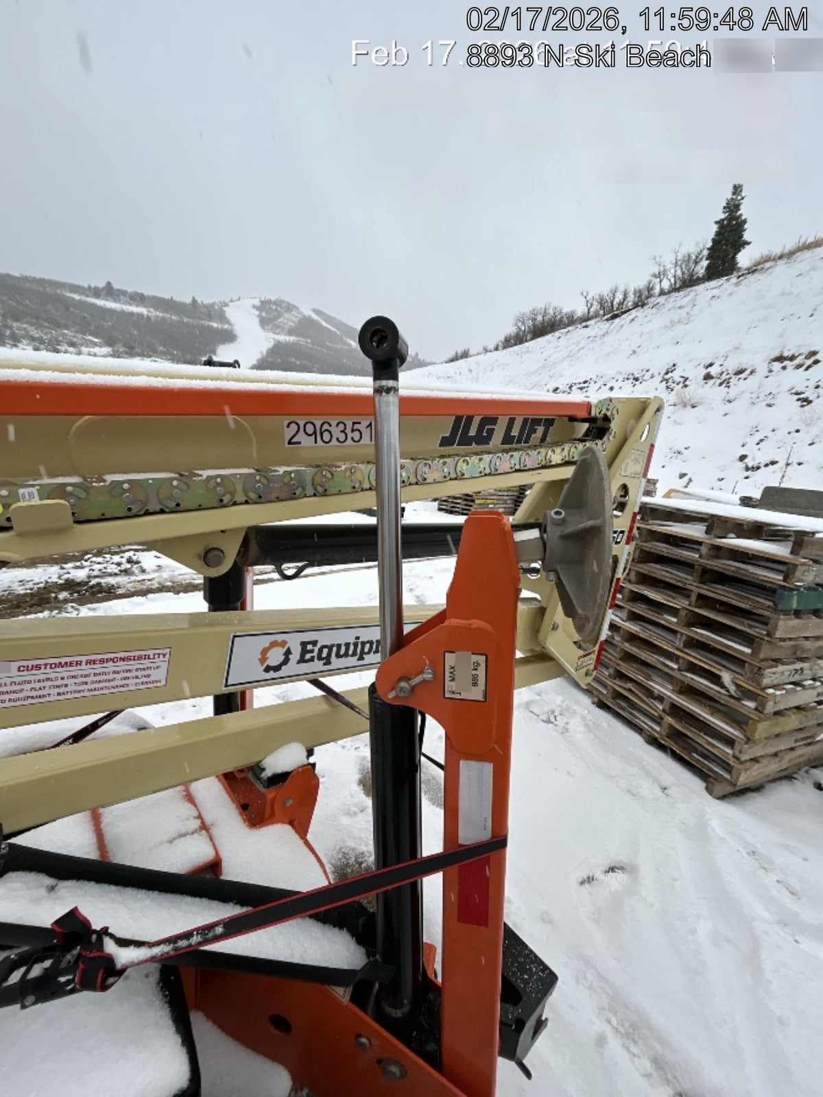 2023 JLG T350