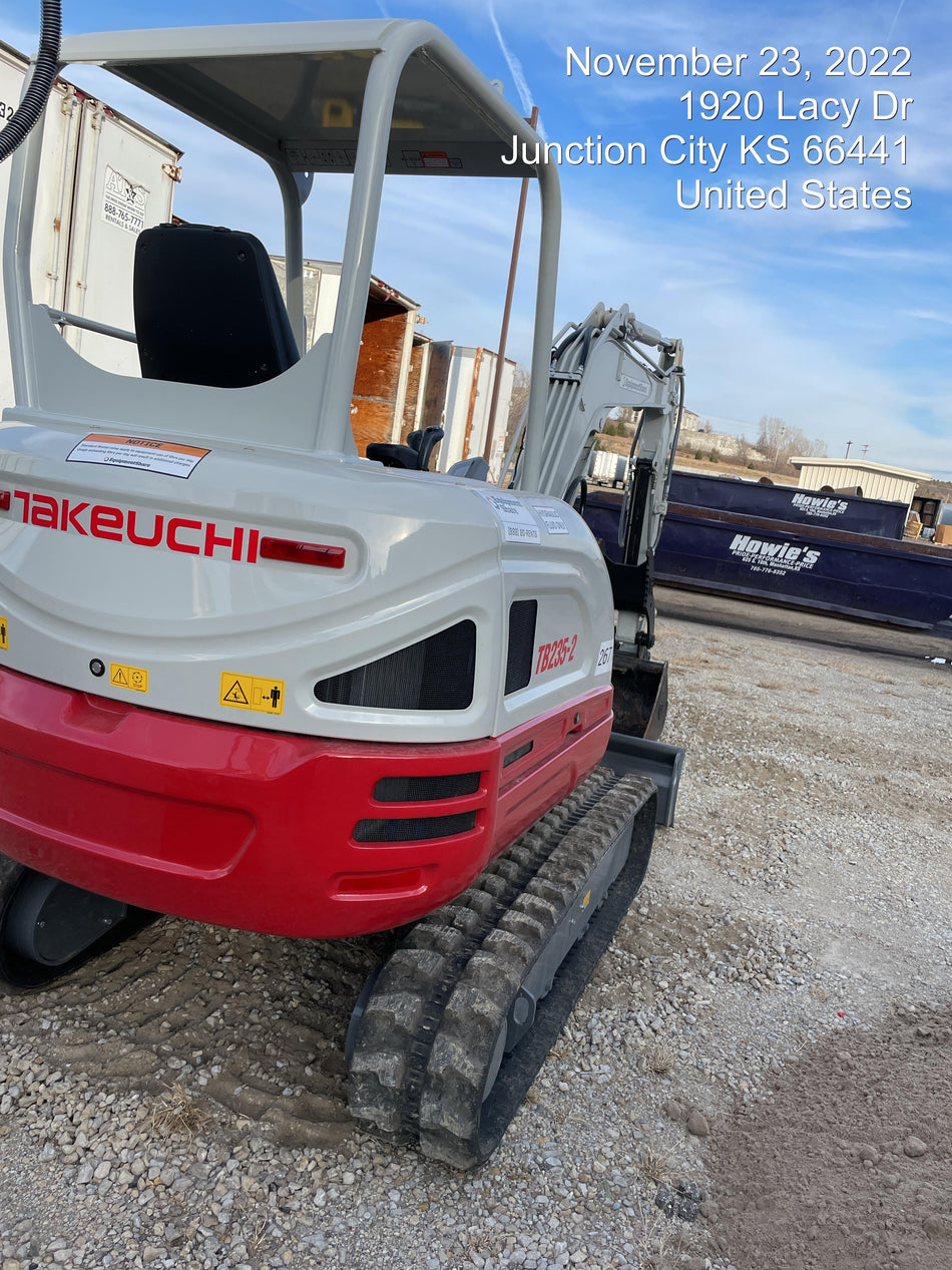 2022 TAKEUCHI TB235-2R