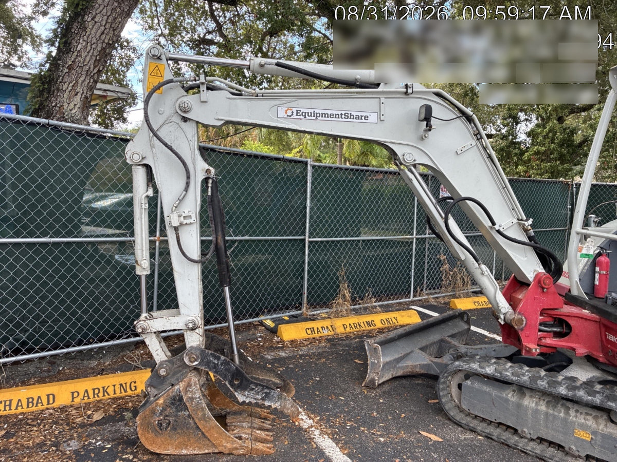 2022 TAKEUCHI TB235-2R