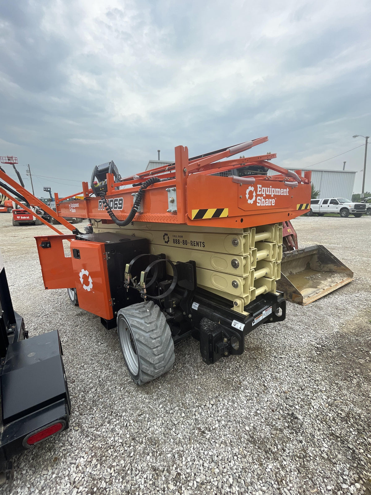 2023 JLG RT4069