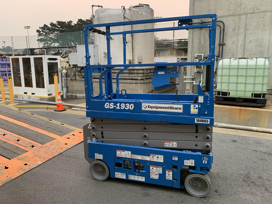 2020 Genie GS-1930 Solid Non Marking Tires, Beacon, Folding rails with half height swing gate, 800W Inverter