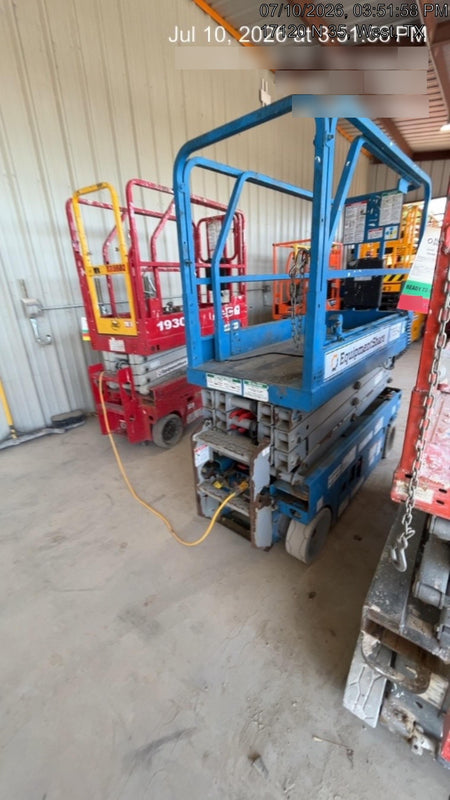 2017 Genie GS-1930 Genie GS-1930 Lift w/Fixed Rail and Chain Entry