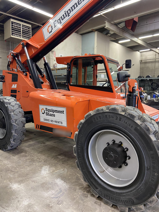 2020 Skytrak 10054 Cab/Heat/Air, Solid Tires, Work Lights, Beacon, Aux Hydraulics, Back up Alarm, Lifting Eye, ES Decals