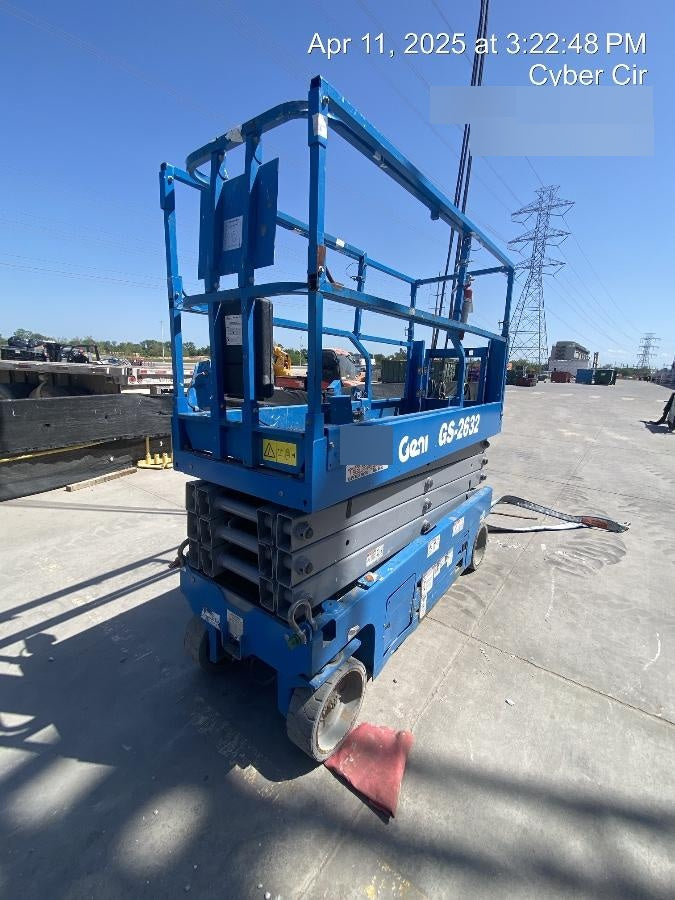2019 Genie GS-2632 Folding rails with half height swing gate