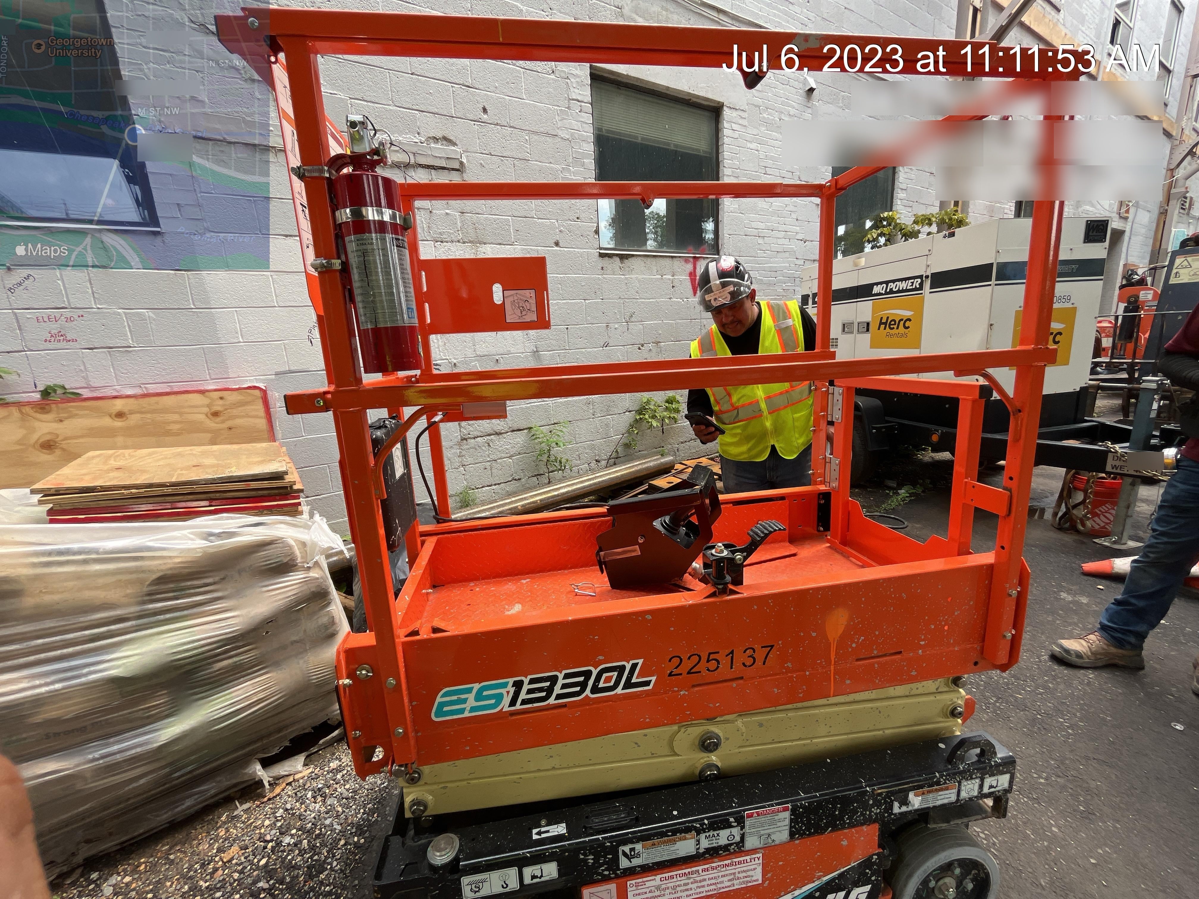 2022 JLG ES1330L