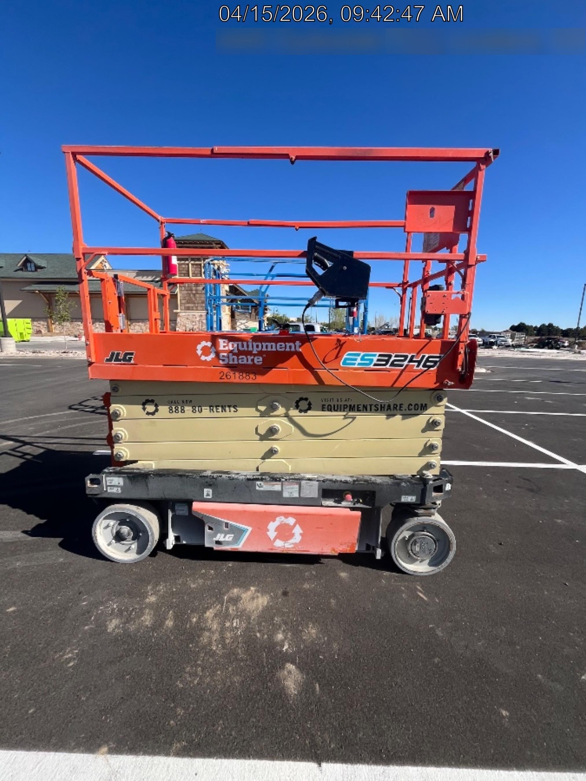 2022 JLG ES3246