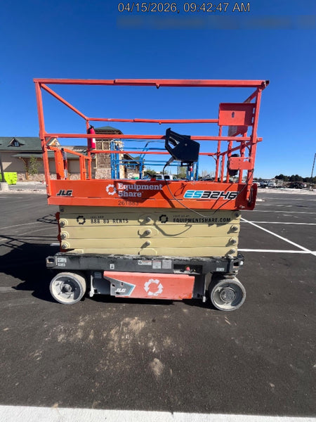 2022 JLG ES3246