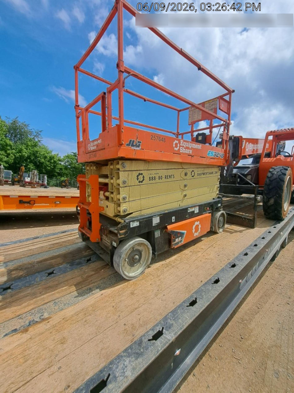 2022 JLG ES3246