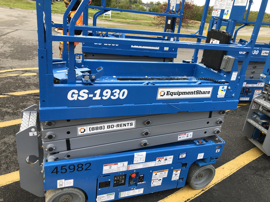 2019 Genie GS-1930 Fixed rails with chain Entry