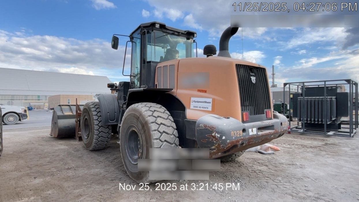 2017 Case 821G CLOSED CAB, JRB 418 STYLE HYD COUPLER