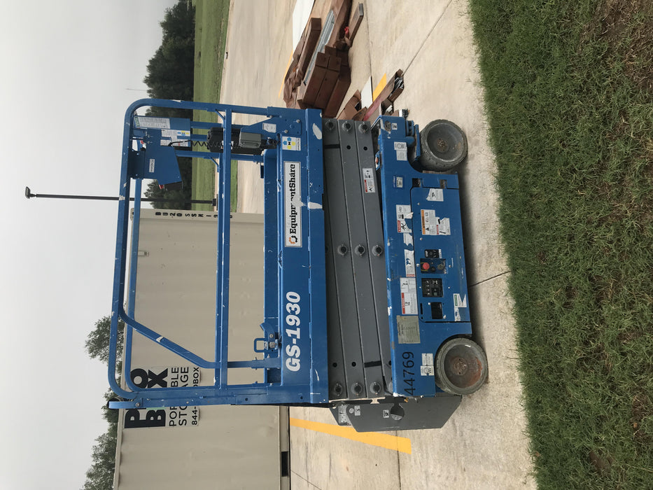 2019 Genie GS-1930 Fixed rails with chain Entry