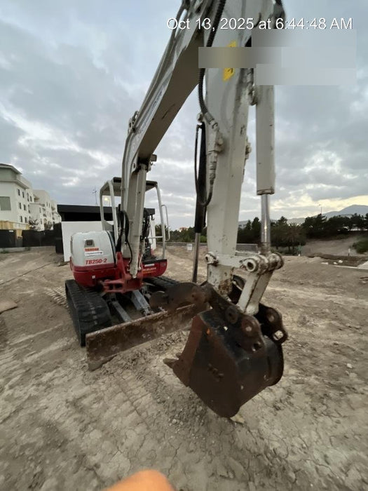 2021 TAKEUCHI TB250-2R