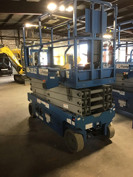 2019 Genie GS-2632 Folding rails with half height swing gate
